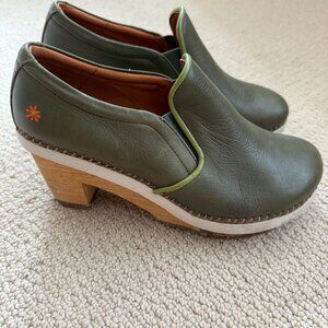 Brand New The Art Company Green Leather Shoes